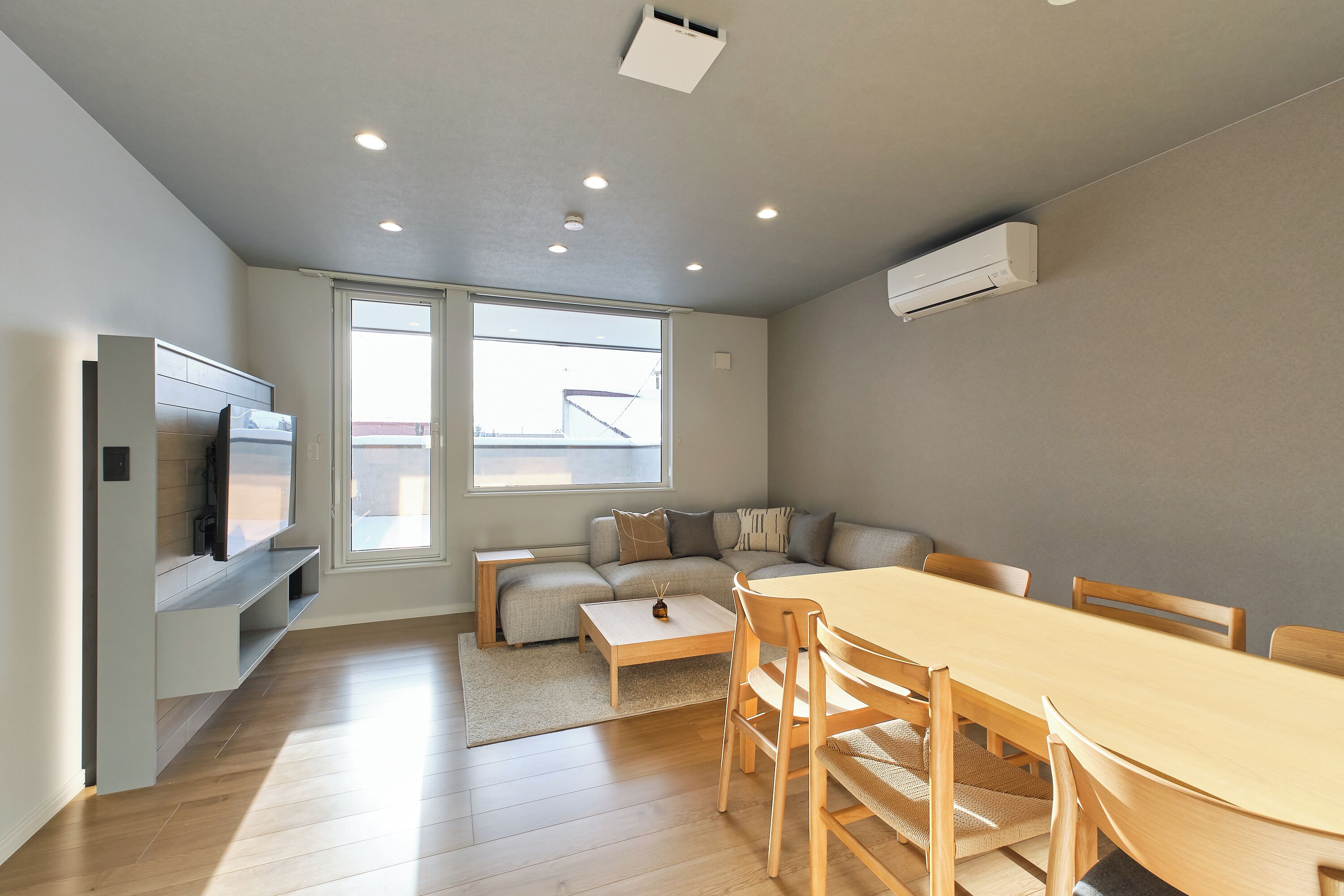 Comfort Condo, 2 Bedrooms, Non Smoking | In-room dining