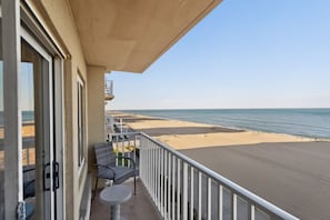 Property grounds - Beachfront Oasis | Sunrise Views | Full Kitchen! (Virginia Beach)