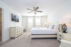 Desk, iron/ironing board, travel cot, WiFi - Cozy 3Bd Townhouse at The Enclave Resort (Davenport)