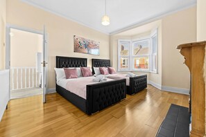 3 Schlafzimmer, Zimmersafe, Bügeleisen/Bügelbrett, WLAN