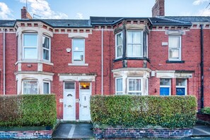 Exterior - 3 Bedroom Home|Sleeps 6 Guest|4 Double Bed|Parking|Newcastle (Newcastle upon Tyne)