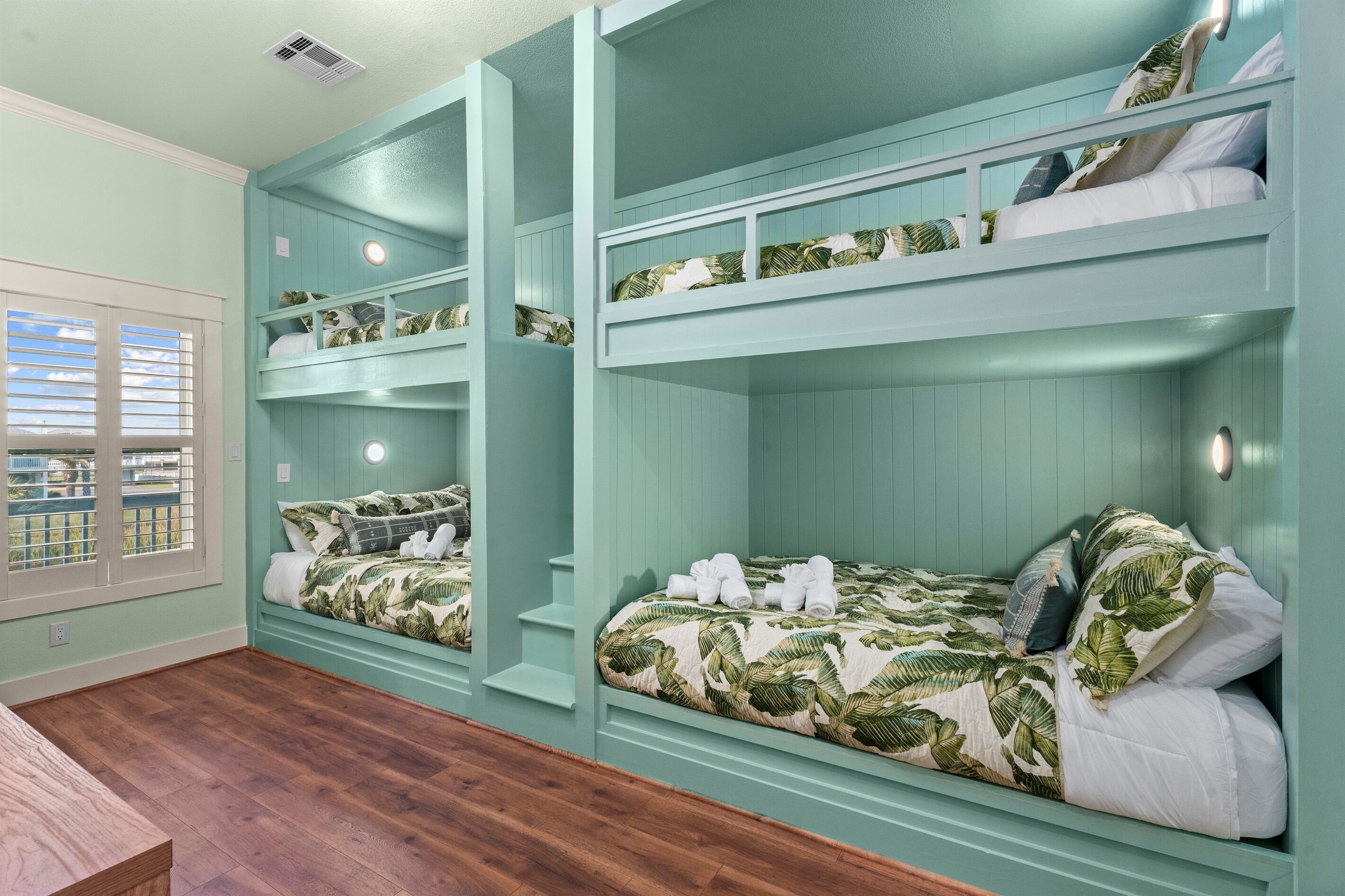 Bügeleisen/Bügelbrett, Reisekinderbett, kostenloses WLAN, Bettwäsche