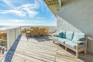 Outdoor dining - Beachfront Beauty w/ Wraparound Deck & Private Dune Walkover (Galveston)