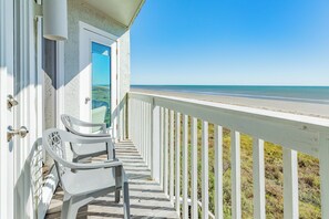 Property grounds - Beachfront Beauty w/ Wraparound Deck & Private Dune Walkover (Galveston)