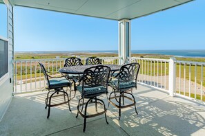 Outdoor dining - Sea Forever - Bayside Dog Friendly Condo with Pointe West Amenities (Galveston)