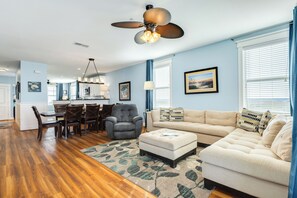 TV - Sea Forever - Bayside Dog Friendly Condo with Pointe West Amenities (Galveston)