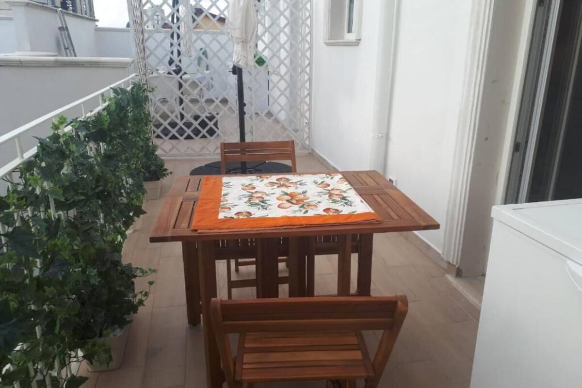 Studio, uitzicht op binnenplaats | Terras