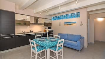 Apartment, Balkon, Meerblick | Eigene Küche