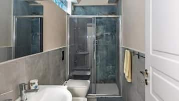 Apartment, Balkon, Meerblick | Badezimmer | Haartrockner, Handtücher