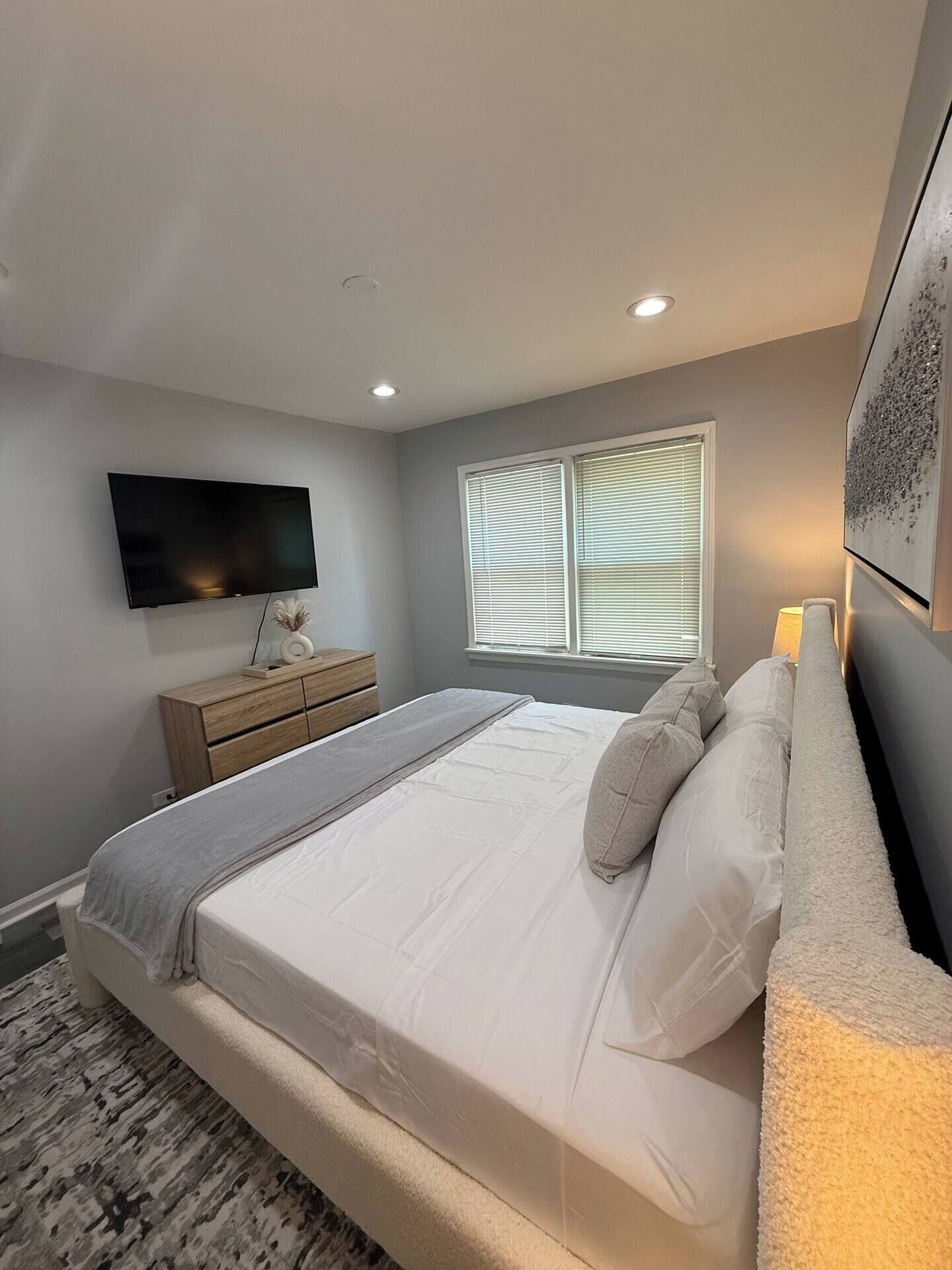 Strykjärn/strykbräda, wi-fi och sängkläder