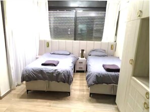 4 室のベッドルーム、アイロン / アイロン台、WiFi、ベッドシーツ