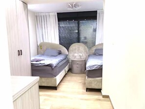 4 dormitorios, tabla de planchar con plancha, wifi y ropa de cama