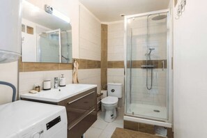 Hair dryer - Entire rental unit in Alfortville, France (Alfortville)
