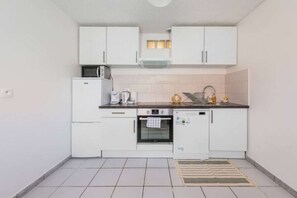 Fridge, microwave, oven, dishwasher - Entire rental unit in Alfortville, France (Alfortville)