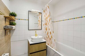 Hair dryer - 1BR Paris 10th - Gare du Nord - Stade de France (Saint-Denis)