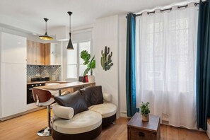 Interior - Paris Studio near Eiffel Tower - Metro access 6/8/12 (Paris)