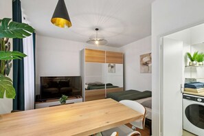 Interior - Paris Studio near Eiffel Tower - Metro access 6/8/12 (Paris)