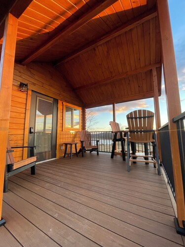 Private Luxury Log Cabin in the Endless Mountains: Firepit & Farm Charm