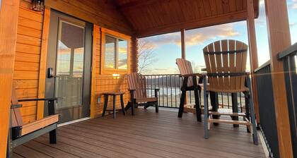 Private Luxury Log Cabin in the Endless Mountains: Firepit & Farm Charm