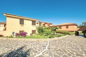 Exterior - Two-room apartment of approximately 40 square meters, approximately 250 meters from the sea.Comprising a living room with a fully equipped kitchenette, a double sofa bed, a double bedroom, and a bathroom with shower.The apartment is located on the first  (Marinella)