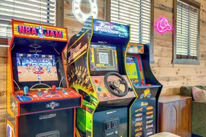 Games room - Heated Pool Custom Playset Arcade Pool Table New Build (Broken Bow)