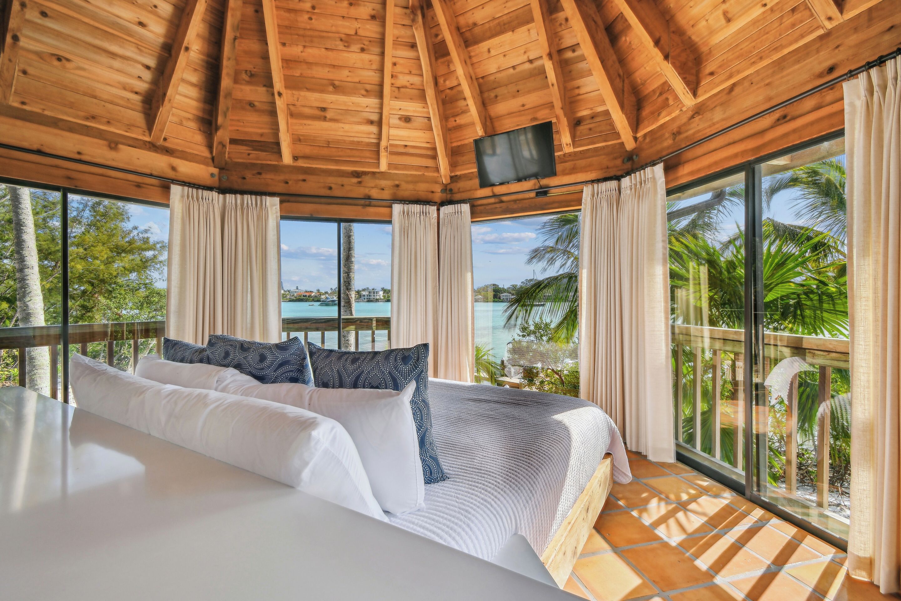 5 soverom, strykejern/-brett, wi-fi (inkludert) og sengetøy