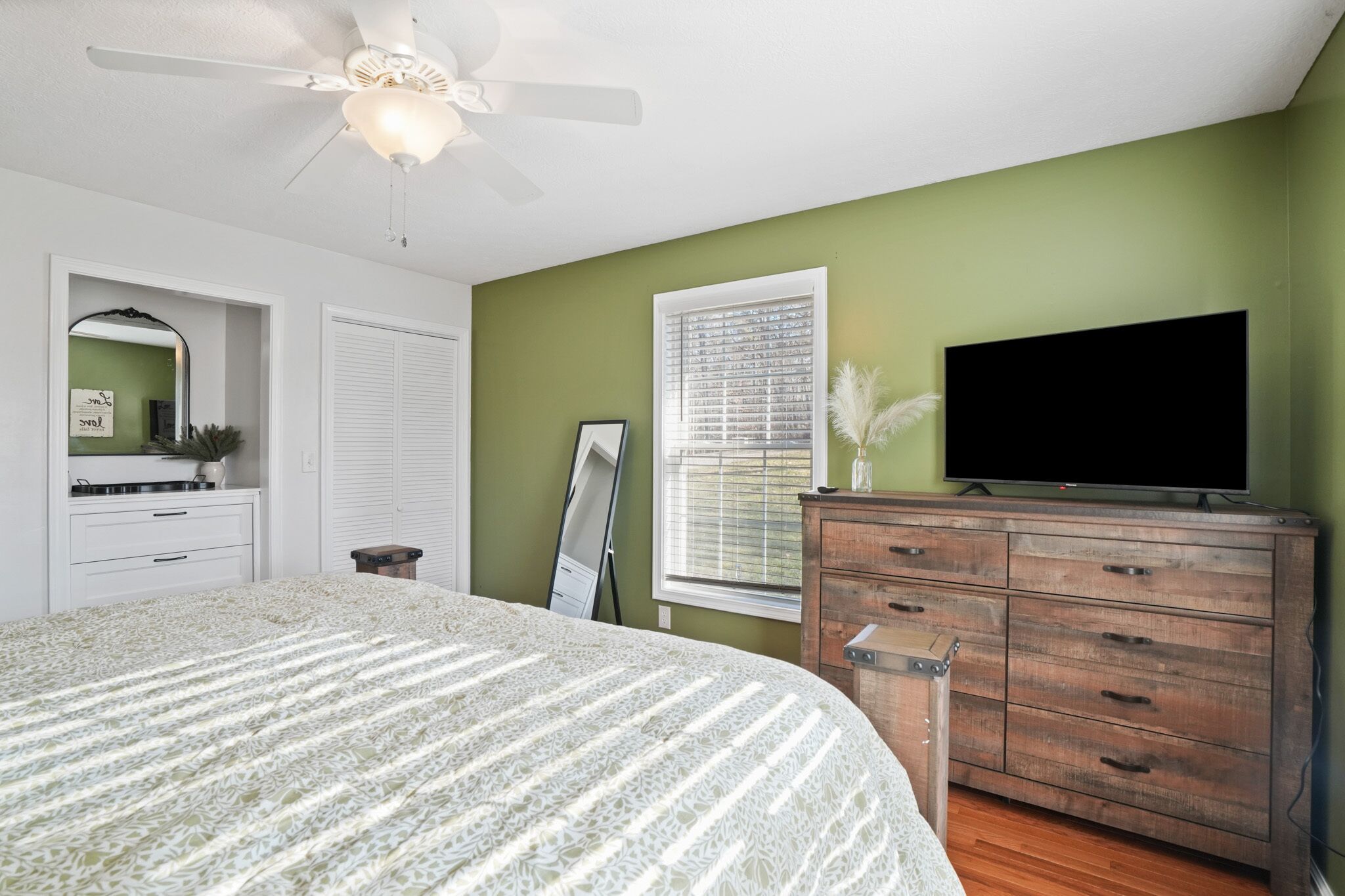 3 bedrooms, WiFi (free), bed sheets