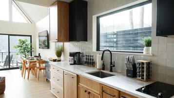 Kühlschrank, Mikrowelle, Ofen, Herdplatte