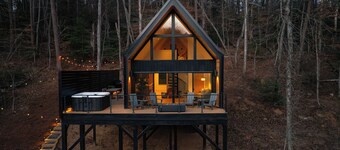 The Blend: Luxurious 2 BR A-Frame! Hot Tub! Fire Pit! Pond!