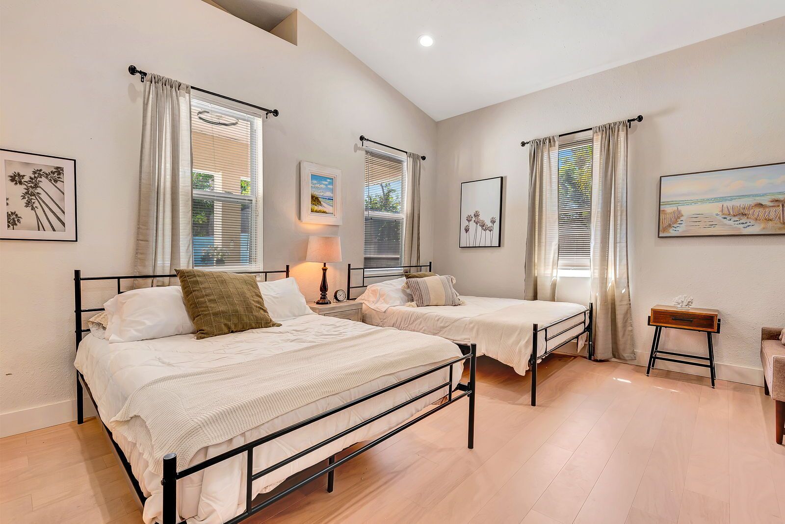 5 soverom, strykejern/-brett, wi-fi og sengetøy