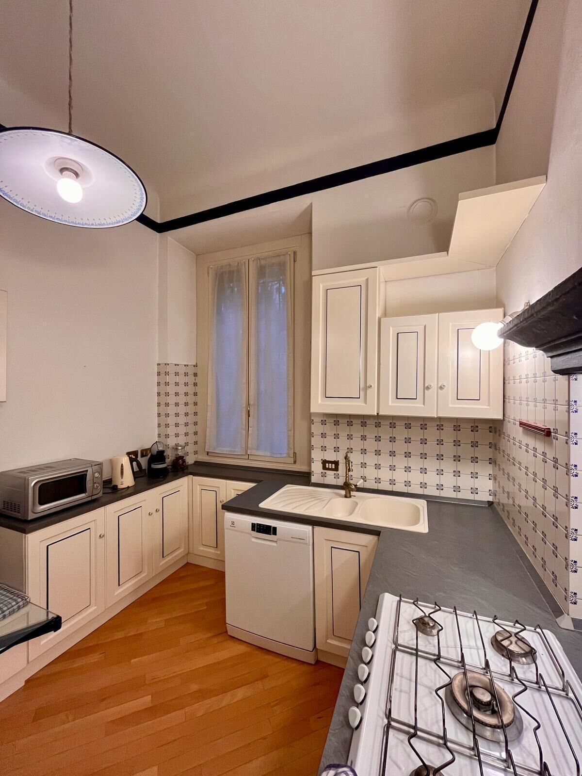 冰箱、微波炉、烤箱、炉灶