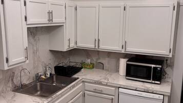 Micro-ondes, four, plaque de cuisson