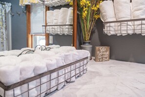 Interior - Copper Lake Cabin - Relax, Play and Connect (Irma)