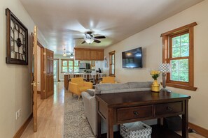 TV, fireplace - Copper Lake Cabin - Relax, Play and Connect (Irma)