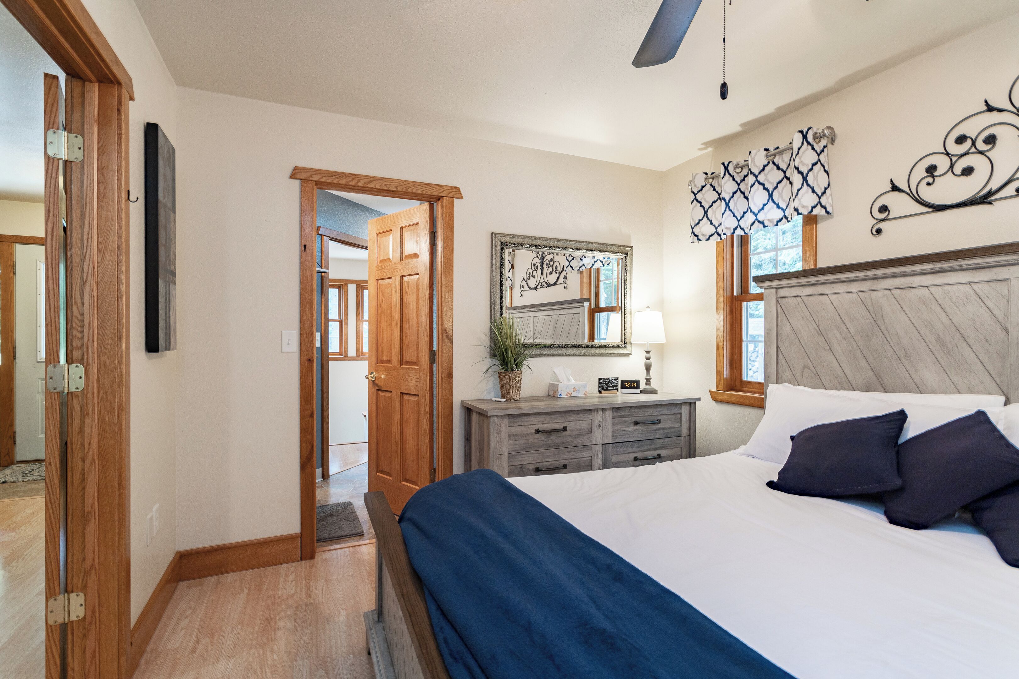 3 bedrooms, iron/ironing board, WiFi, bed sheets