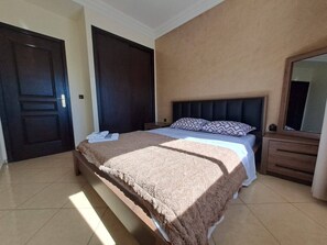 Iron/ironing board, internet, bed sheets - Cosy downtown studio (Tanger)