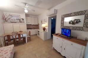 Interior - Three-room apartment of approximately 50 square meters, 300 meters from the sea and with older furnishings.It comprises a living room with a fully equipped kitchenette, a sofa bed, a double bedroom, a second bedroom with two single beds, and a bathroom w (Marinella)