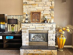 Interior - Luxurious 3500 sq. Home on the Golf Course (Kingman)