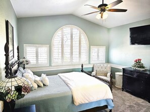 Desk, iron/ironing board, WiFi - Luxurious 3500 sq. Home on the Golf Course (Kingman)