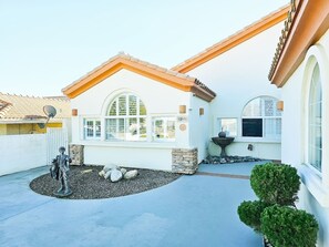Terrace/patio - Luxurious 3500 sq. Home on the Golf Course (Kingman)