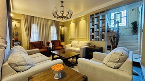 TV connectée, livres, imprimantes