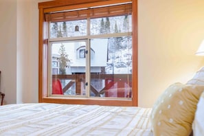 1 chambre, lit parapluie, Wi-Fi, draps fournis