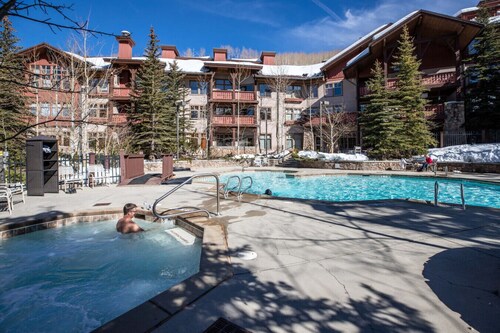 Powderhorn Suite-Ski/Out, Hot Tub w/ Mountain View