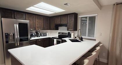 Spacious 4-bedroom house with AC in charming Roseville