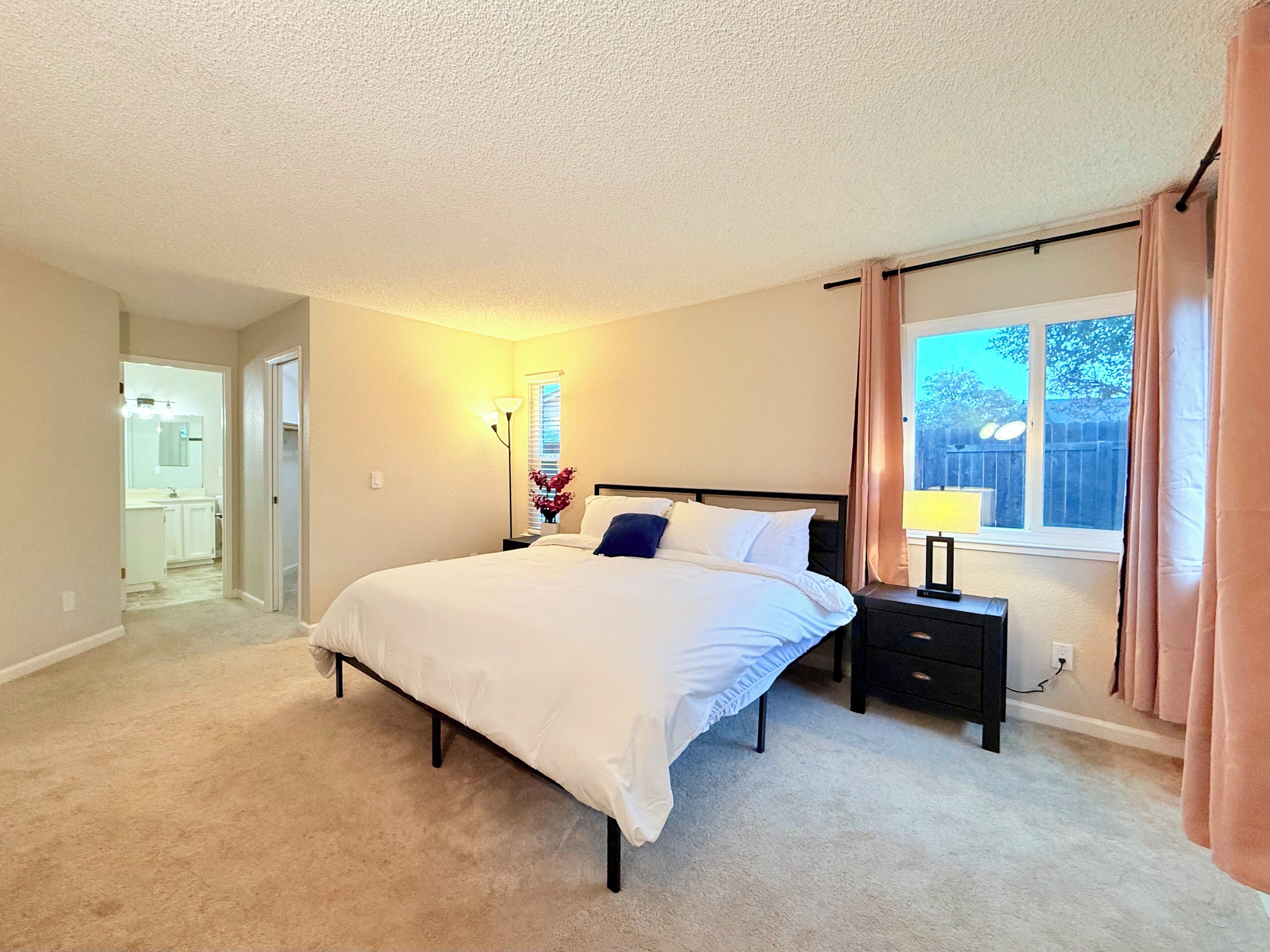 4 bedrooms, iron/ironing board, WiFi, bed sheets