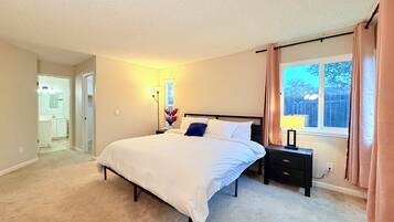 4 bedrooms, iron/ironing board, WiFi, bed sheets