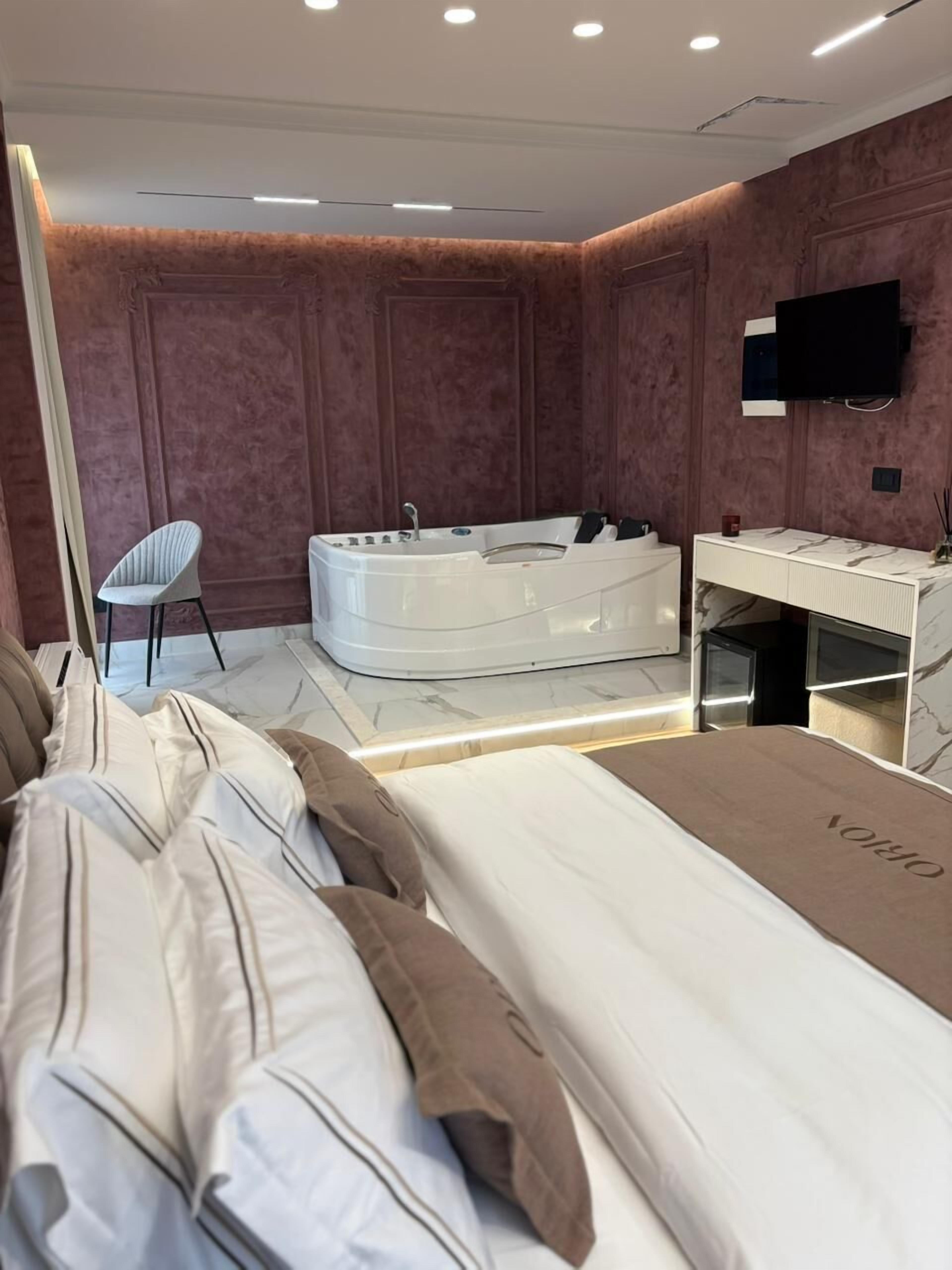 In-room safe, soundproofing, free WiFi