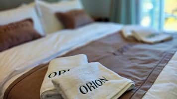 Deluxe Triple Room, Bay View | In-room safe, soundproofing, free WiFi