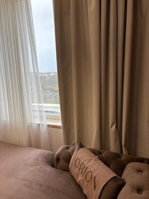 套房, 湖景 | 客房内保险箱、隔音、免费 WiFi