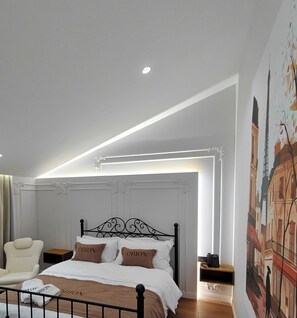 Deluxe Double Room, Bay View | In-room safe, soundproofing, free WiFi